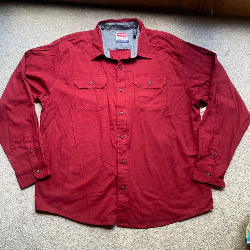 NEW w/ TAGS! Wrangler Comfort Flex button down